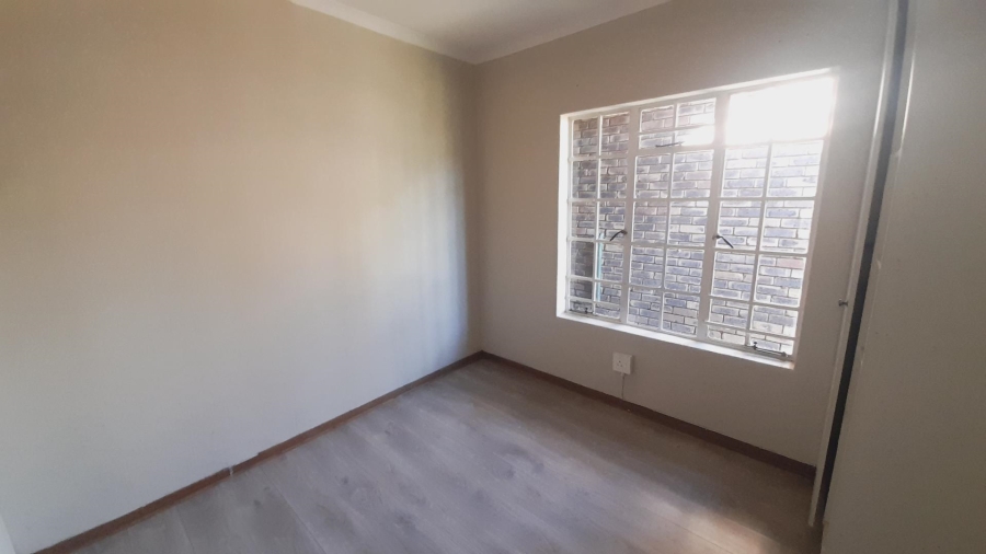 5 Bedroom Property for Sale in Ifafi North West